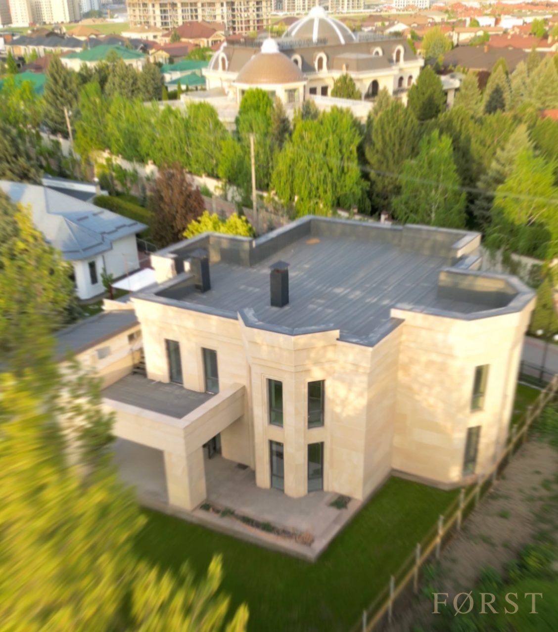 Просторный особняк в приватном городке Ала-Арча 1